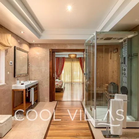 Aurora Premium Villa Walking Distance To Beach Villa